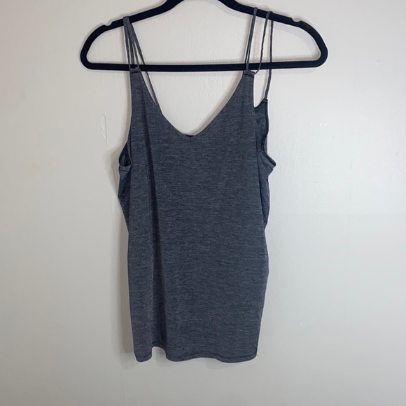 🎱Unique Nike Dri-fit top! - Picture 2 of 9